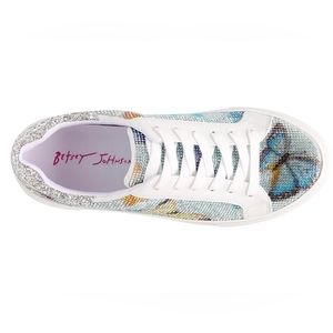 🌺Spring Ready Betsey Johnson Sneakers🌺